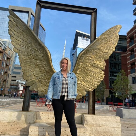 Meet your Posher, Nicole - Picture 6 of 10